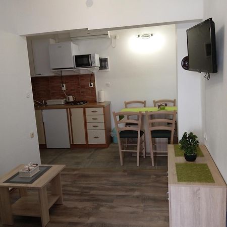 Ulica Zitna Xxvii Br.12 Apartman Ljevar Apartamento Vir Exterior foto